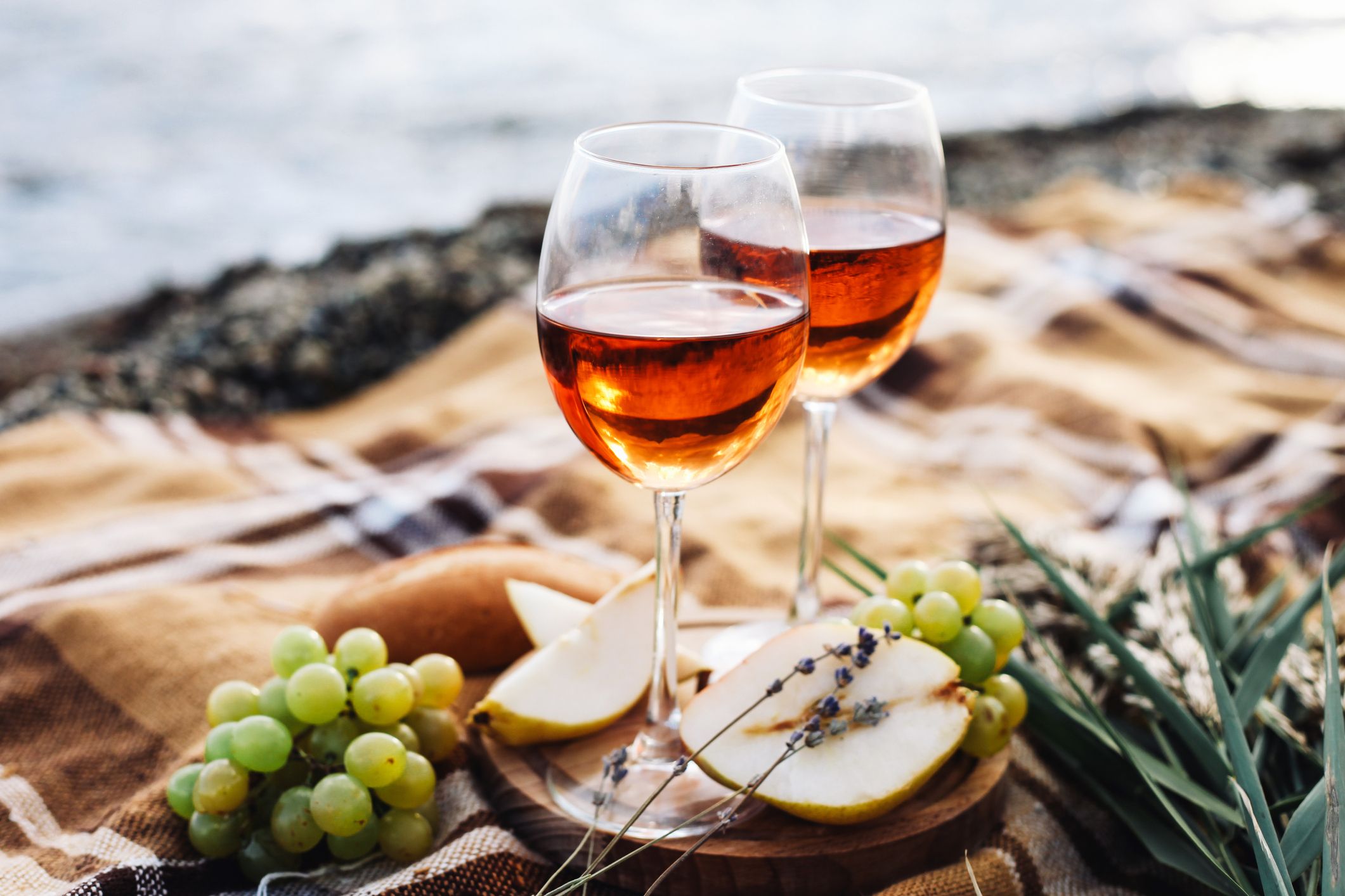 Consumul de vin atinge minime istorice. Sergiu Nedelea, somelier: „Trebuie să ne orientăm spre soiuri autohtone”