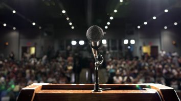 Astăzi sărbătorești Ziua Mondială a Vocii. Ovidiu Oltean, public speaking trainer: „Dacă vrei să fii credibil, contează cum îți controlezi vocea”