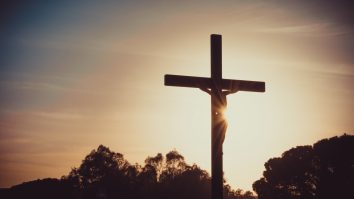 Ce semnificație are Vinerea Mare, una dintre cele mai solemne zile din calendarul creștin ortodox? Unii credincioși țin post negru astăzi