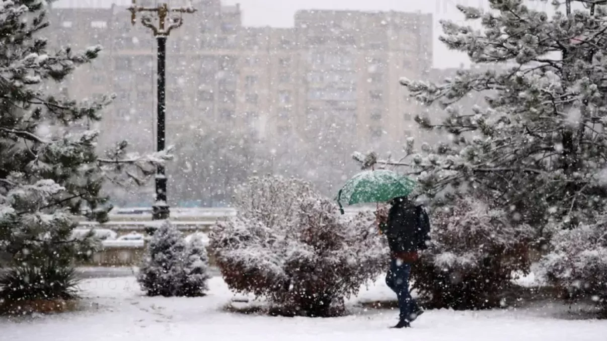 Mâine te așteaptă încă o zi cu vânt. Ploile și fulgii de zăpadă apar în jumătatea de nord