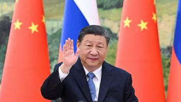 China îl provoacă pe Trump: „Dacă dorești cu adevărat să negociezi, elimină tarifele”