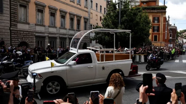 Ultima dorință a Papei Francisc: Papamobilul devine clinică mobilă pentru copiii din Gaza