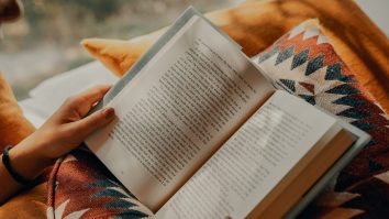 Ce impact are cititul asupra creierului? Când citești în tăcere, te concentrezi mai mult pe sens și logică