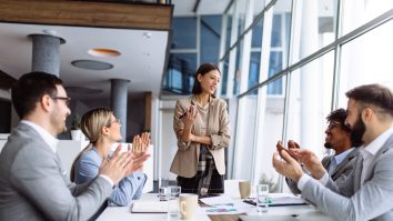 STUDIU. 1 din 2 șefi se crede empatic. Doar 1 din 5 angajați confirmă