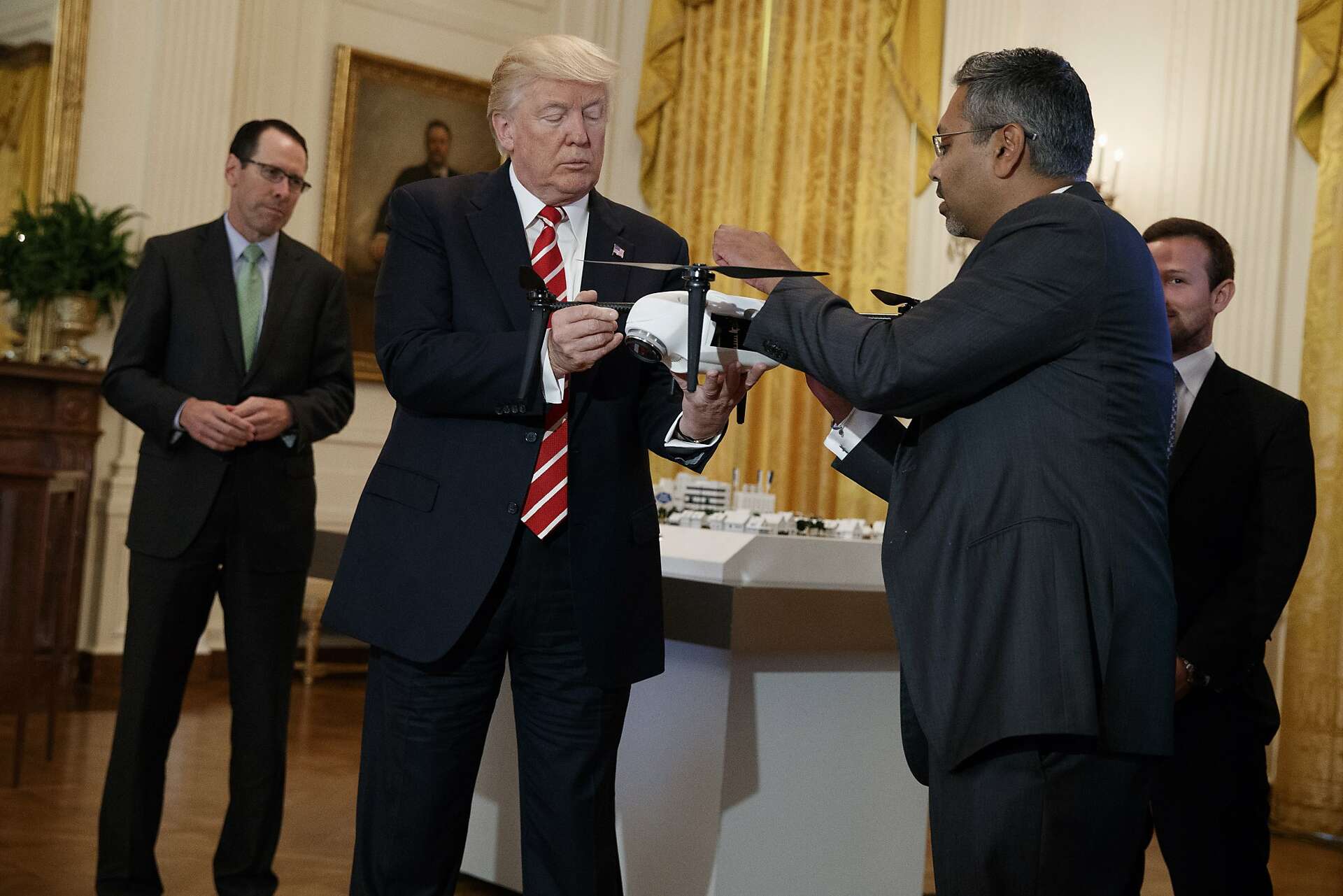 Trump critică industria de apărare occidentală. Cât de pregătită este România pentru „Războiul Dronelor”