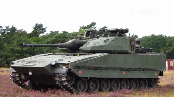 România cumpără 246 de vehicule de luptă cu șenile pentru infanterie. Contractul are valoarea de 2,5 miliarde de euro