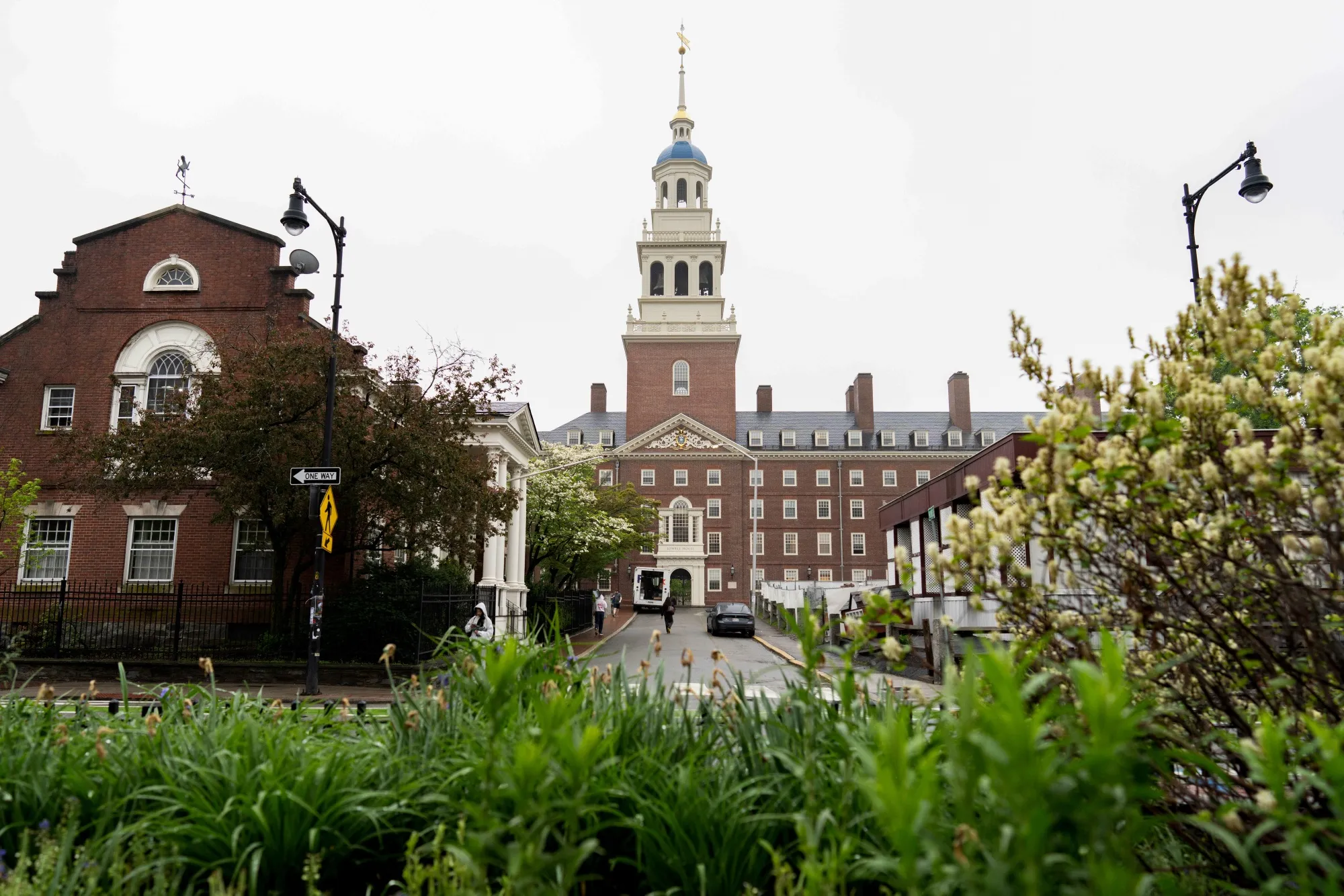 Trump vrea să anuleze toate fondurile federale care sunt direcționate către Harvard