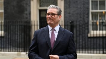 Mark Read: Inteligența Artificială schimbă industria publicității. Keir Starmer susține că teama de A.I. frânează inovația