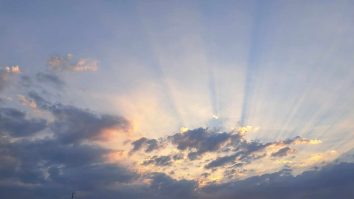 Ce vreme te așteaptă? Primăvara se răzgândește cu dimineți ca de noiembrie