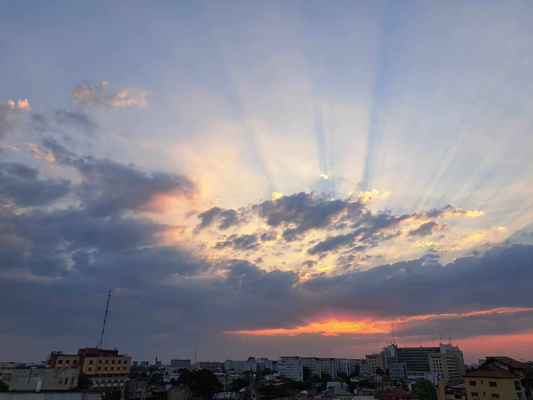 Ce vreme te așteaptă? Primăvara se răzgândește cu dimineți ca de noiembrie