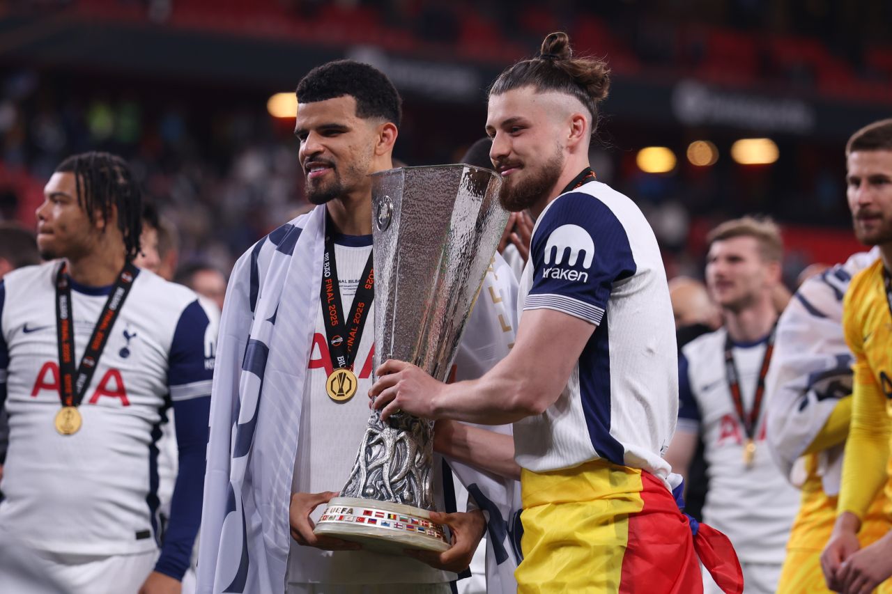 Tottenham a câștigat Europa League. Radu Drăgușin e al 10-lea jucător român care cucerește un titlu european cu o echipă din străinătate
