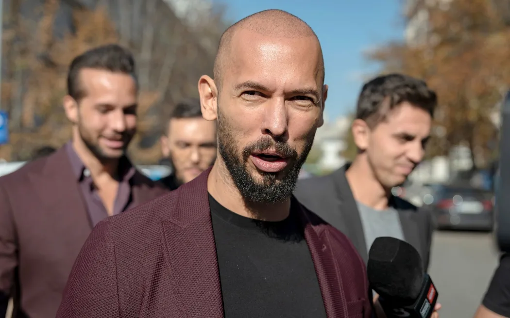 Andrew și Tristan Tate sunt puși sub acuzare în Marea Britanie pentru viol și trafic de persoane