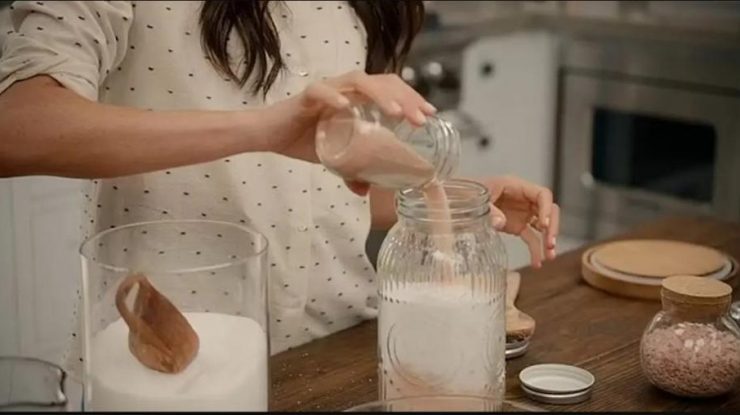 Meghan Markle este amenințată cu un proces de milioane de dolari. O femeie ar fi suferit „arsuri” după ce a încercat rețeta sa de sare de baie