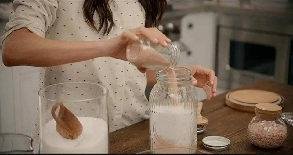 Meghan Markle este amenințată cu un proces de milioane de dolari. O femeie ar fi suferit „arsuri” după ce a încercat rețeta sa de sare de baie