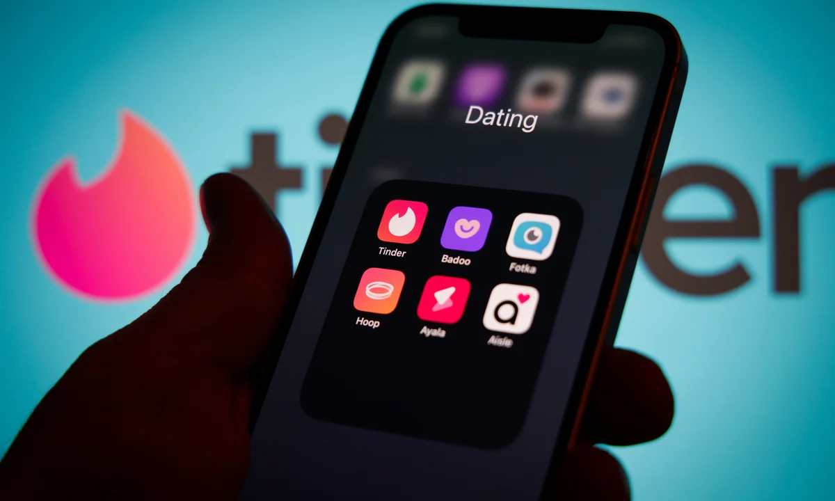 Gen Z nu mai găsește dragostea pe net. Iconaru Adrian: „Aplicația de dating reprezintă o iluzie modernă”