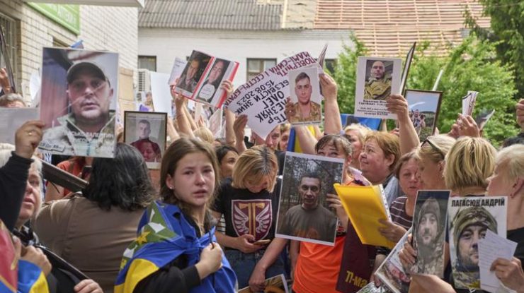 Rusia și Ucraina finalizează schimbul de 2000 de prizonieri la scurt timp după un atac aerian în Kiev