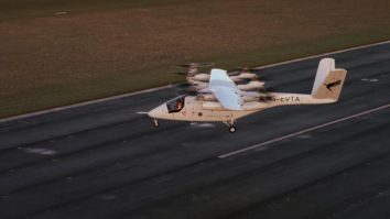 Primul taxi aerian a decolat din Marea Britanie. Prototipul a atins o viteză de 240 km pe oră