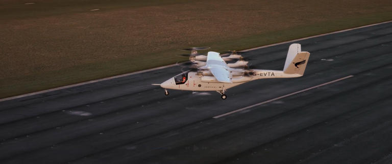 Primul taxi aerian a decolat din Marea Britanie. Prototipul a atins o viteză de 240 km pe oră