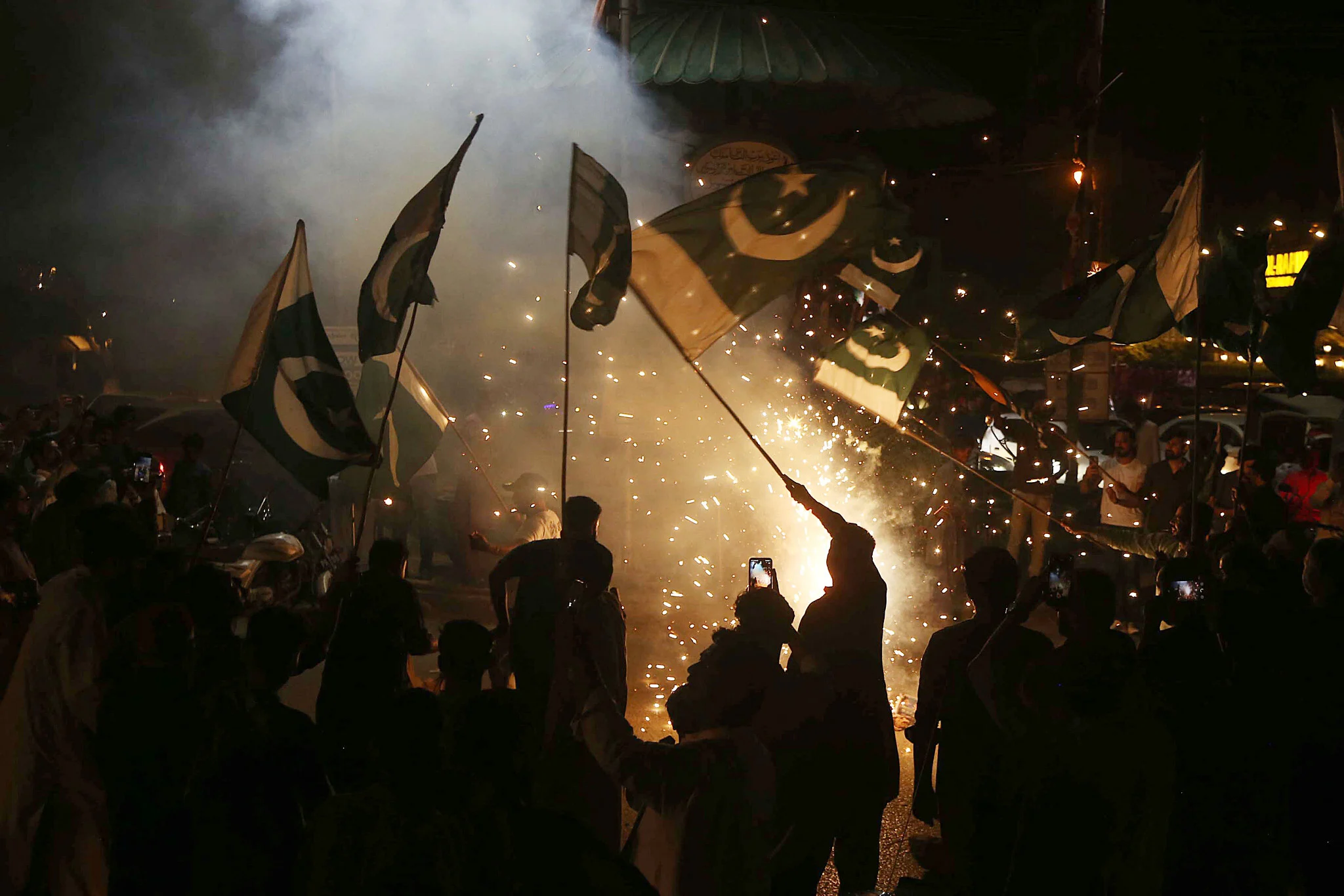 Atât India cât și Pakistanul își proclamă victoria după încetarea focului mediată de Trump