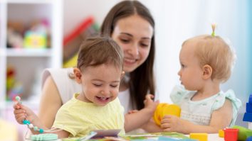 Omenirea are nevoie de câte 3 copii per femeie pentru a supraviețui ca specie. Marius Luican: „Situația este mult mai serioasă decât ar părea”