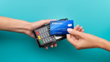 30 de milioane de tineri din Gen. Z renunță la carduri și aleg Afterpay. Adrian Mitroi, profesor de finanțe comportamentale: „Pentru tineri recomand cardul de credit”