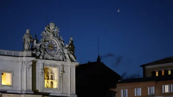 Fum negru deasupra Capelei Sixtine: Încă nu a fost ales un Papă. Conclavul continuă