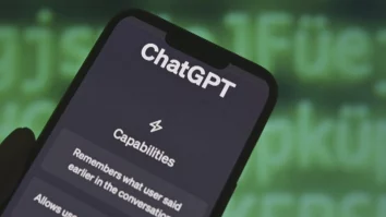 ChatGPT de la OpenAI a devenit brusc excesiv de lingușitor după un update recent. Ce spune compania în acest sens