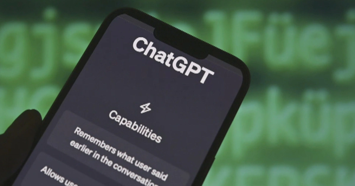 ChatGPT de la OpenAI a devenit brusc excesiv de lingușitor după un update recent. Ce spune compania în acest sens