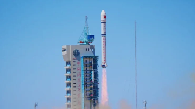 China a lansat 12 sateliți dintr-o rețea planificată de 2.800 de sateliți de supercomputere. Aceștia nu mai depind de stațiile terestre