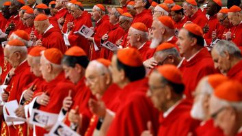 Cardinalii s-au reunit la Capela Sixtină pentru alegerea unui Papă. Cum se desfășoară votul