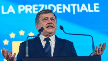 Candidații se duelează pe social media în ultima zi de campanie electorală. Cât au cheltuit pentru promovarea în online