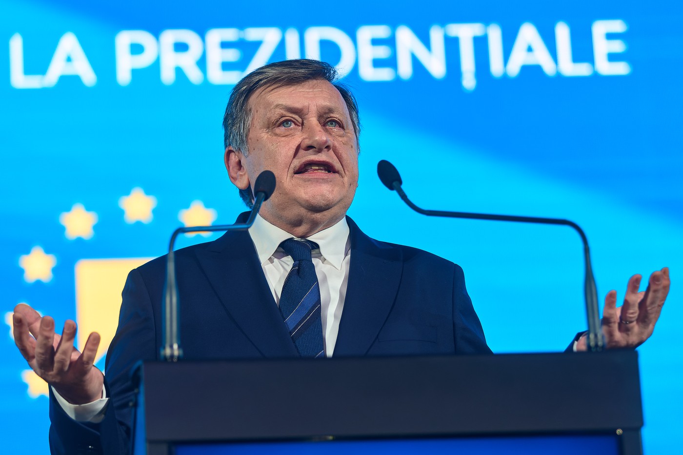 Candidații se duelează pe social media în ultima zi de campanie electorală. Cât au cheltuit pentru promovarea în online