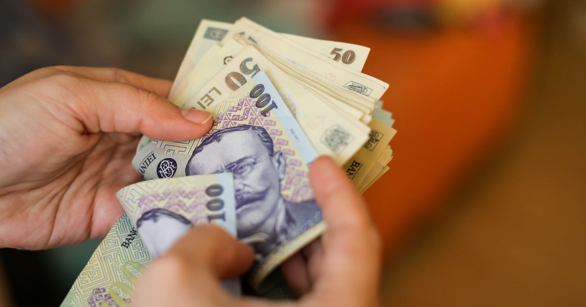 România a avut în primele 11 luni din 2025 un deficit comercial de aproape 30 miliarde euro, în scădere cu 1%. Exporturile rămân sub valoarea importurilor, dar ritmul de creştere este mai accelerat la exporturi