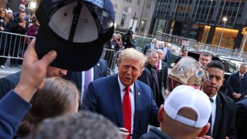 Donald Trump, și Premierul canadian, Mark Carney, se întâlnesc la Casa Albă pentru negocieri dificile privind tarifele comerciale