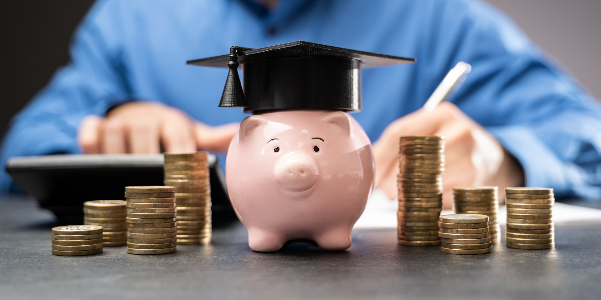 În România, nivelul de educație financiară este de 21%. Cristian Hostiuc: „La noi, banii nu prea stau în economii sau nu știm să economisim cum știu germanii”