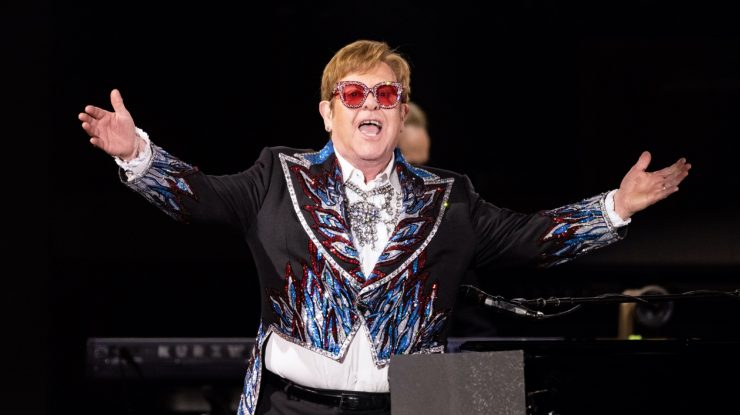 Elton John numește guvernul din Marea Britanie „perdanți absoluți” din cauza planurilor privind drepturile de autor ale A.I.
