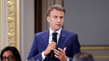Emmanuel Macron susține că Franța este pregătită să desfășoare trupe pe teritoriul Poloniei în cazul unei agresiuni din partea Rusiei