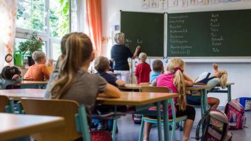 Elevii de clasa a II-a susțin astăzi Evaluarea la Limba Română, proba de citit. Copiii vor primi cifre în sistem PISA