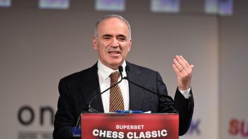 Garry Gasparov a revenit la București pentru a marca 10 ani de Grand Chess Tour. Lucian Lipovan, Managing Partner: „Mesajul Uniting Minds, într-un moment atât de greu, e foarte important”