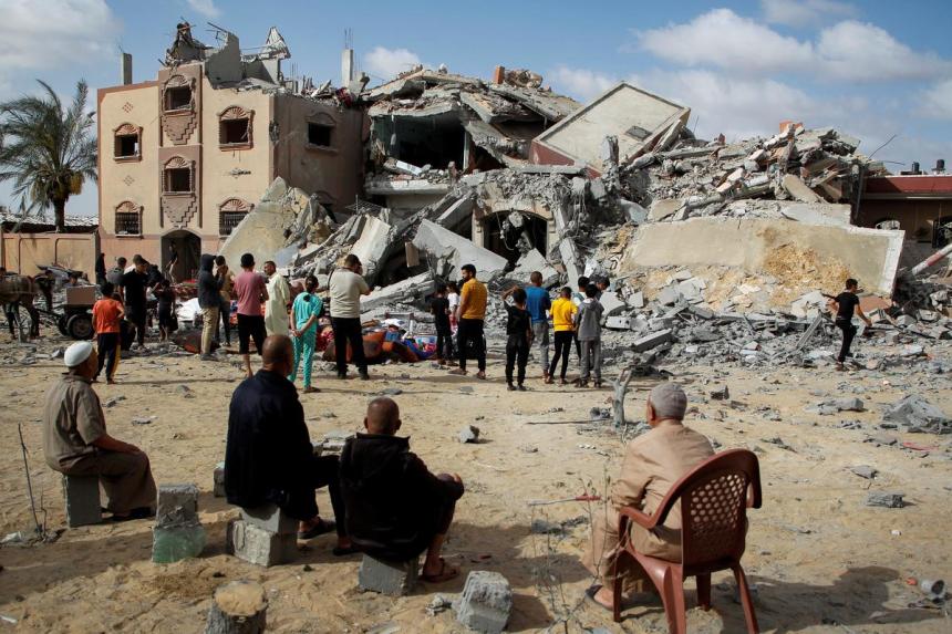 Atacurile israeliene din noaptea de duminică au ucis 10 persoane în Fâșia Gaza, majoritatea femei și copii. Ce declară oficialii