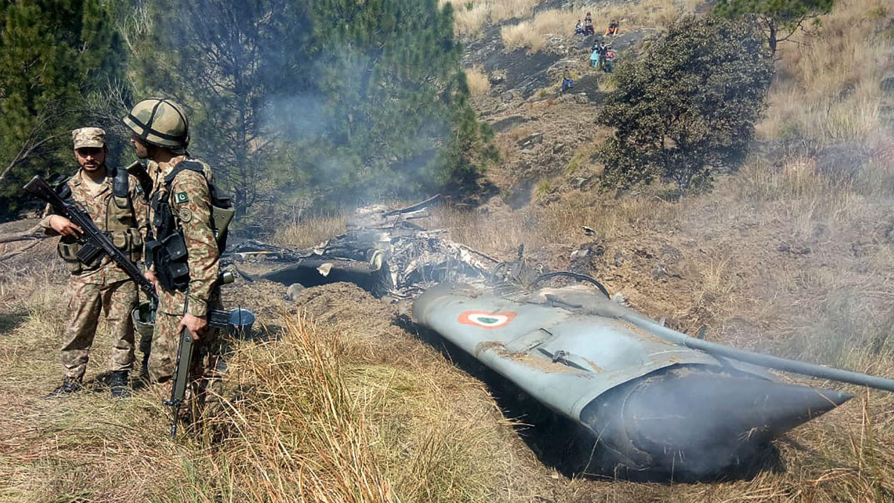 BREAKING NEWS: India lansează o operațiune militară împotriva Pakistanului, ca răspuns la atacul din Kashmir. Pakistanul ripostează cu atacuri aeriene și pe uscat și amenință cu un răspuns nuclear