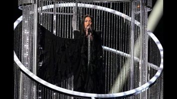 Cântăreața israeliană Yuval Raphael a fost „supărată” după ce pro-palestinienii au încercat să ia cu asalt scena în timpul finalei Eurovision