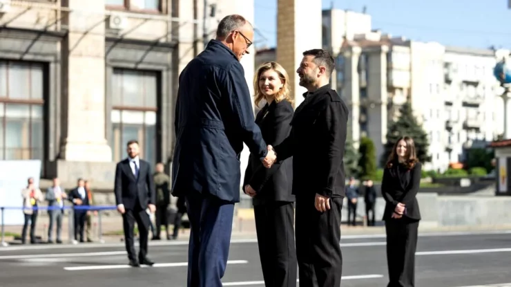Zelenski s-a întâlnit cu Merz pentru a discuta despre încetarea focului în conflictul cu Rusia. Președintele Ucrainei avertizează că 50.000 de soldați ruși sunt lângă Sumy
