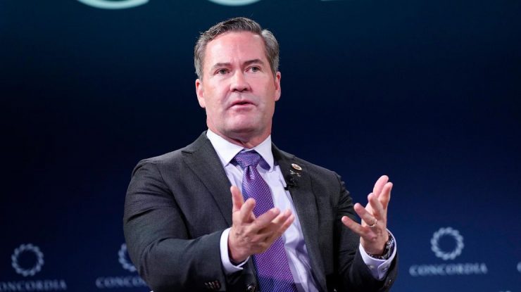 Mike Waltz, consilierul pentru securitate națională al lui Trump, și adjunctul său își vor părăsi posturile de la Casa Albă