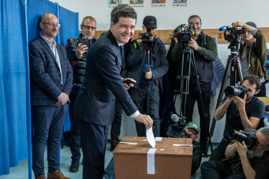 Cât a costat Campania Fricii? Nicușor Dan a cheltuit 8 milioane de euro numai în turul 2, inclusiv pe sondaje și Exit Poll-uri. George Simion n-a cheltuit nici 20% din suma lui Nicușor Dan, arată datele AEP