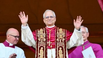 Papa Leon al 14-lea a oficiat prima slujbă ca Suveran Pontif. Alegerea sa a avut loc după patru runde de vot în conclavul cardinalilor