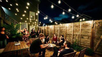 Duminică ieși din pijamale direct „În Sufragerie”. Cosmin Constantinescu, organizator: „Petrecerile noastre încep la ora 12 și se termină seara, la 22”