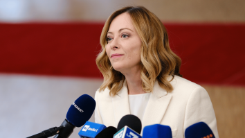 Guvernul Meloni ia măsuri dure împotriva ocupanților ilegali ai locuințelor italiene