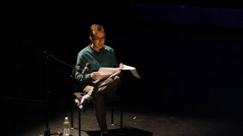 SWORDS propune un format în care poezia se unește cu arta performativă. Cosmin Perța, curator: „Se creează un spectacol multimedia cu muzică, jocuri de lumini, proiecții video”