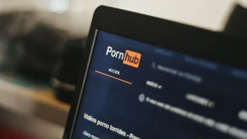 Pornhub și alte 3 site-uri pentru adulți sunt investigate de UE privind siguranța copiilor online